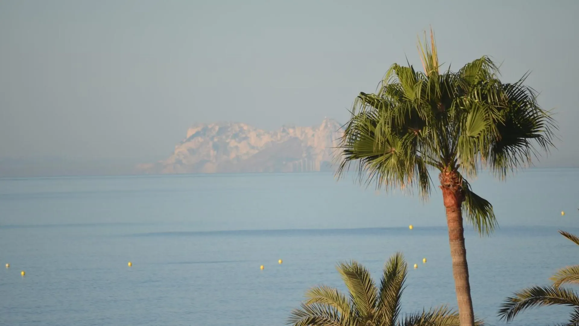 Estepona Beach 3Br Condo Frontline La Rada Apartment